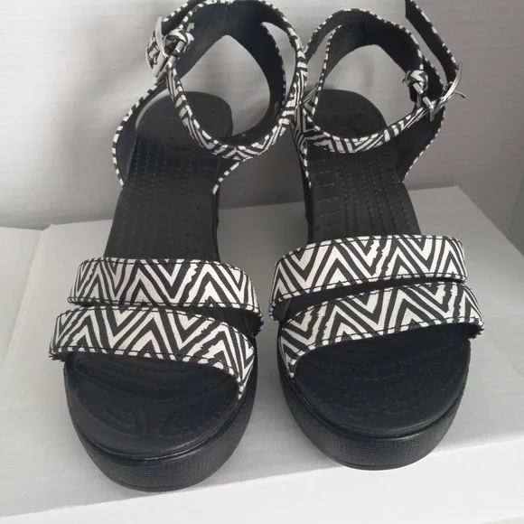 Crocs Black and White Patterned Wedge Platform Sandals Anckle Strap Sz 10w - Picture 12 of 12